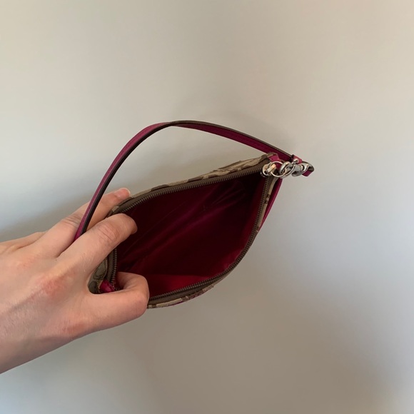 Coach Signature Wristlet Pink - Picture 4 of 4
